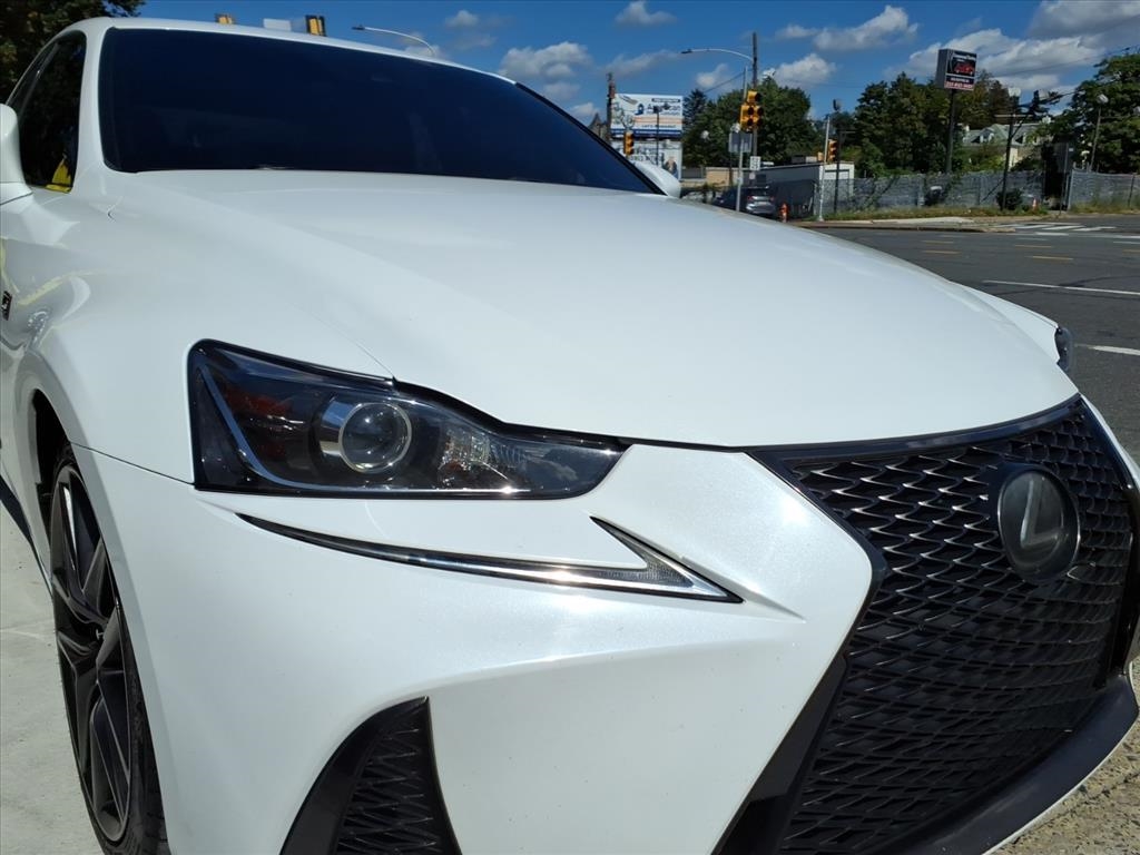 Lexus IS  2018