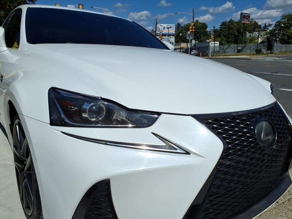 Lexus IS  2018