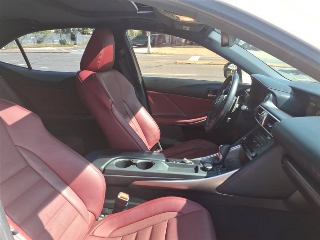 Lexus IS  2018
