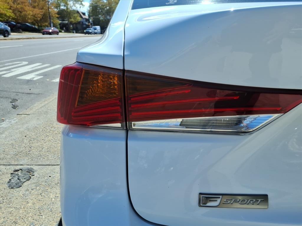 Lexus IS  2018