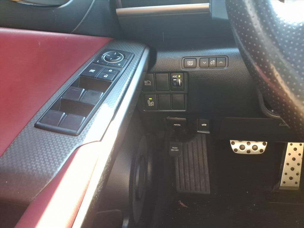Lexus IS  2018