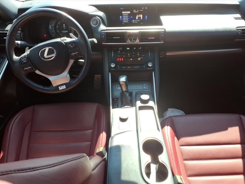 Lexus IS  2018