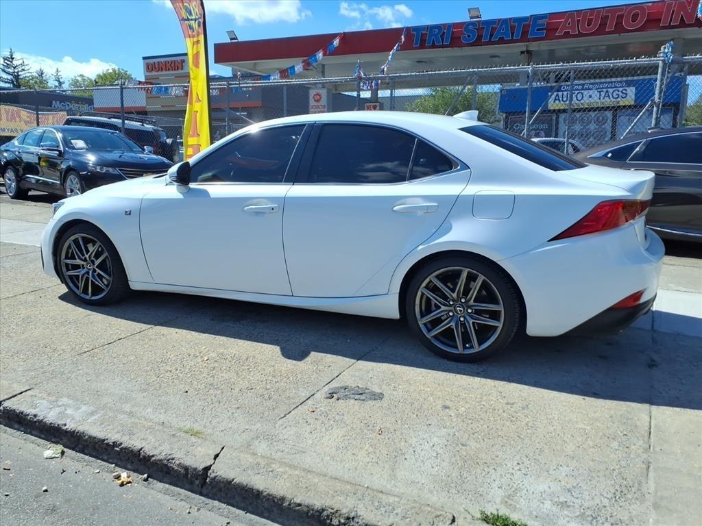 Lexus IS  2018