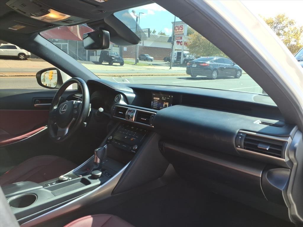 Lexus IS  2018