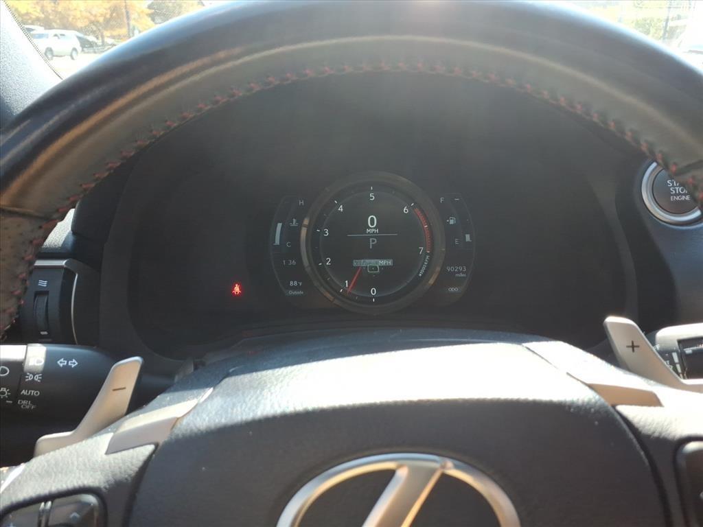 Lexus IS  2018