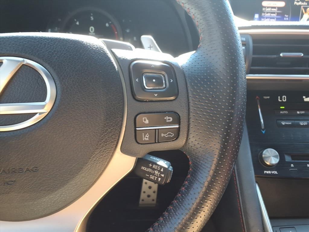 Lexus IS  2018