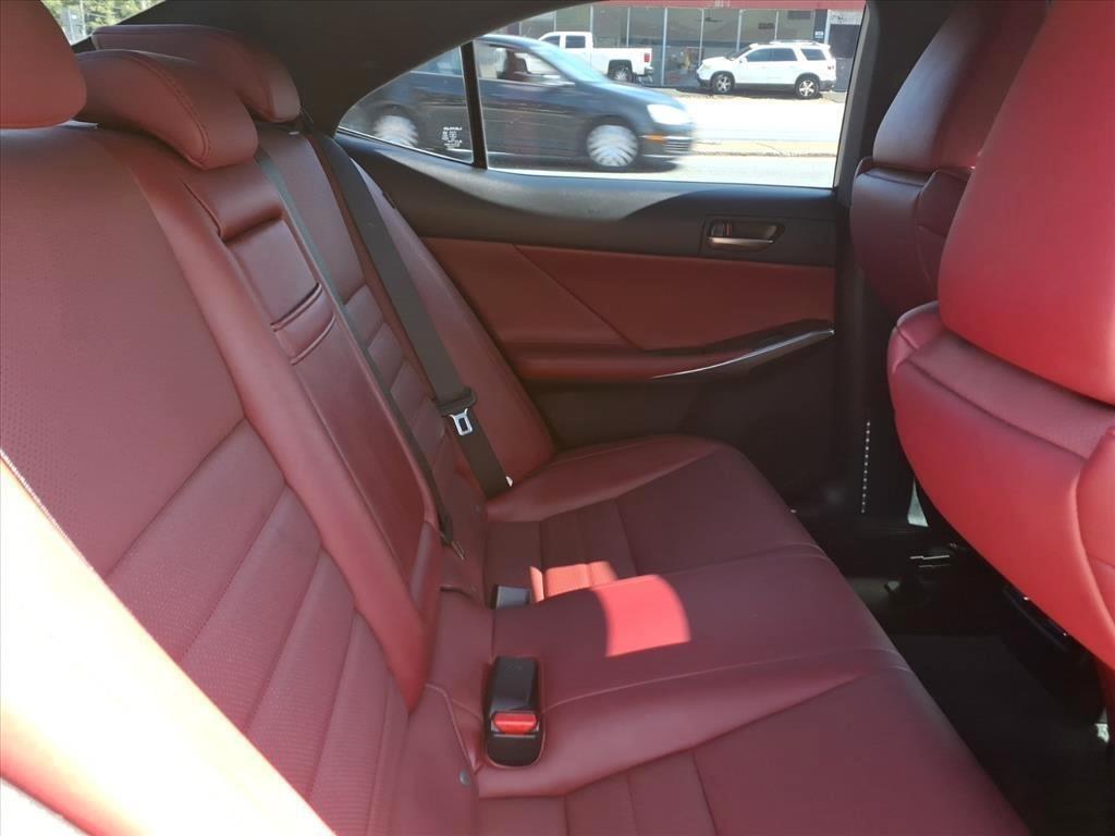 Lexus IS  2018