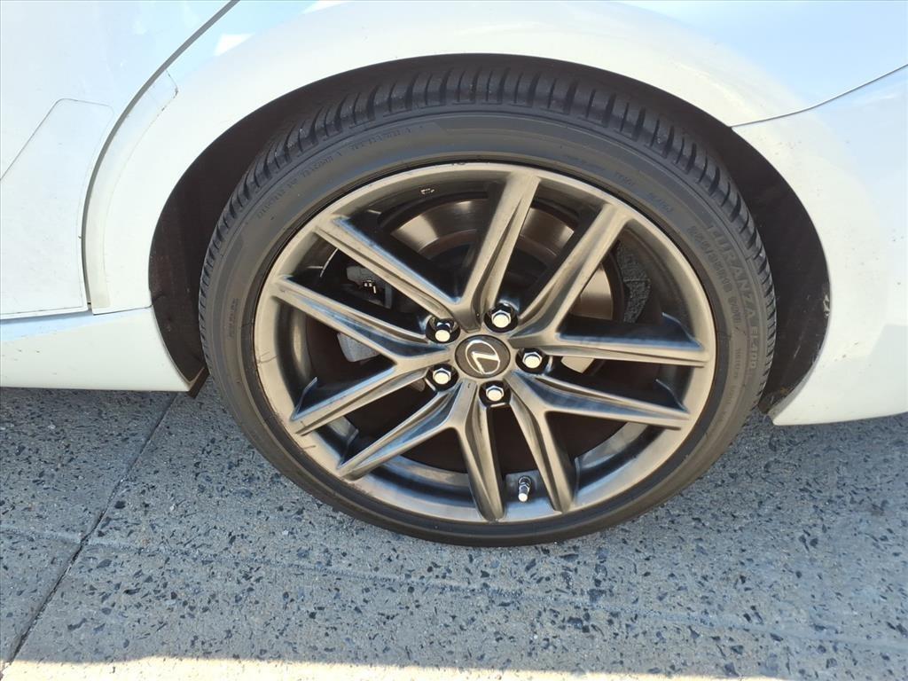 Lexus IS  2018