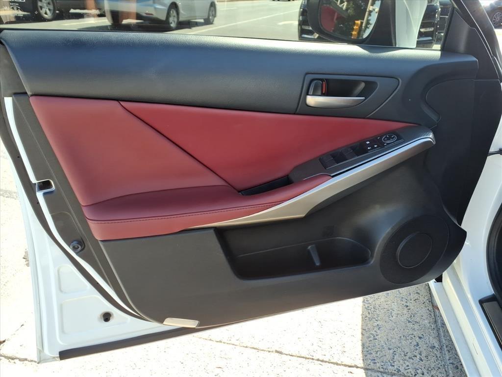 Lexus IS  2018