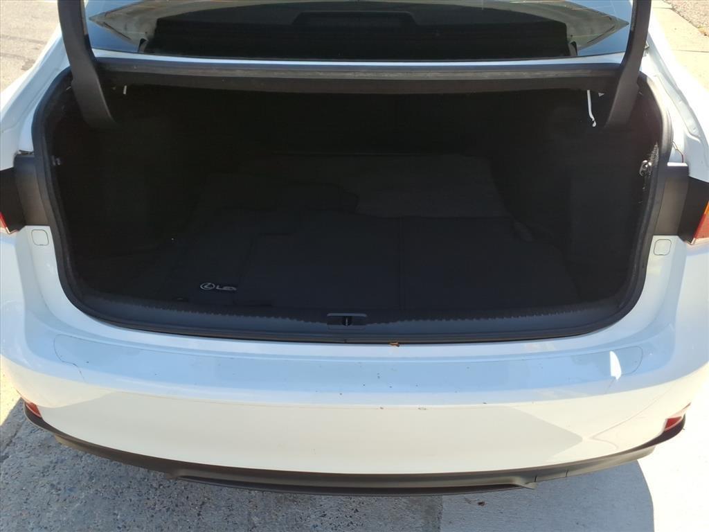 Lexus IS  2018