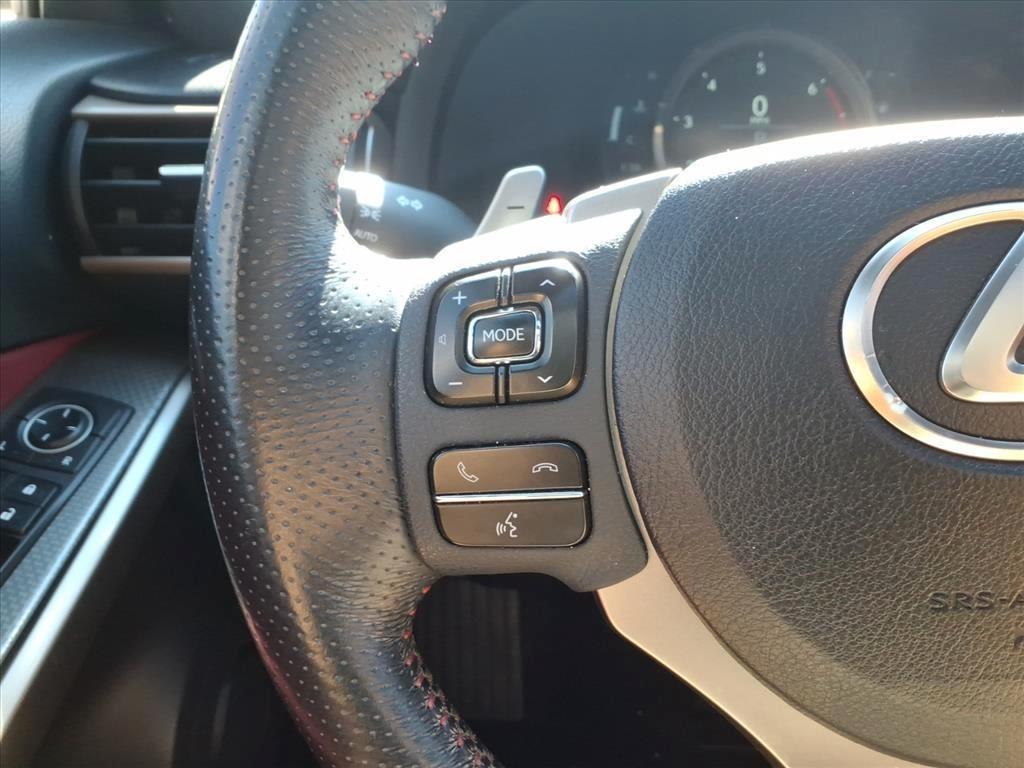 Lexus IS  2018