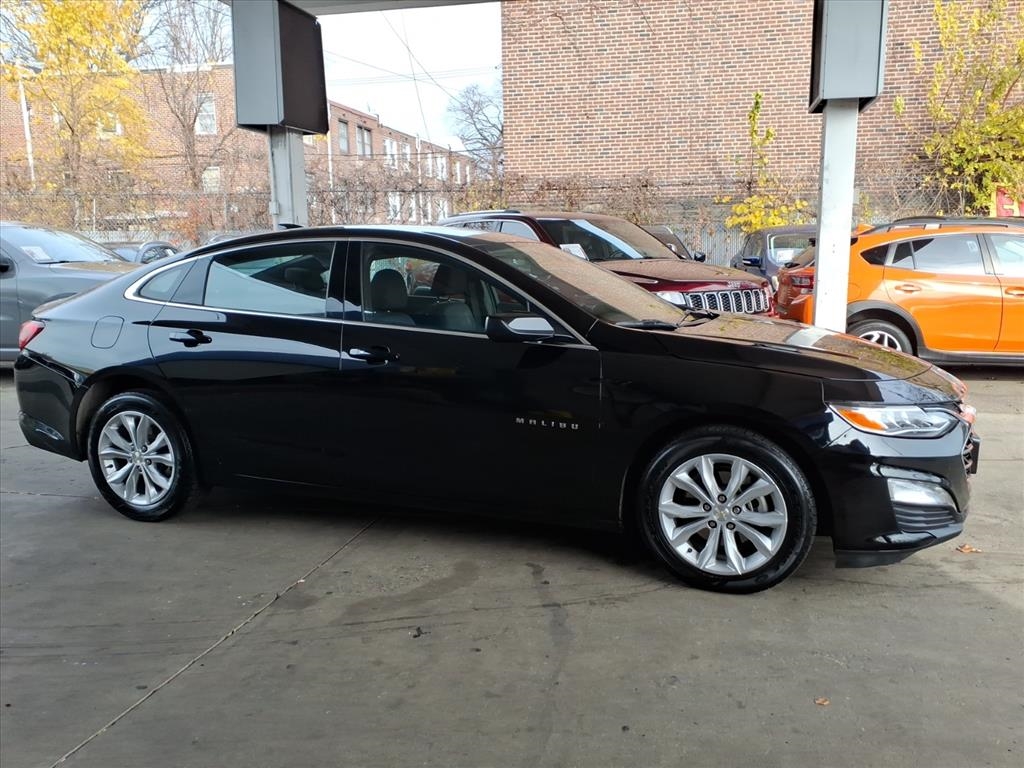 2025 Chevrolet Malibu 1LT photo 2