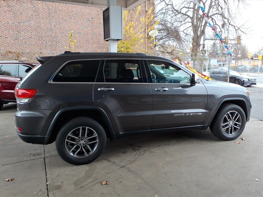 2017 Jeep Grand Cherokee Limited photo 2
