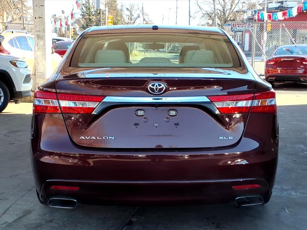 Toyota Avalon  2015