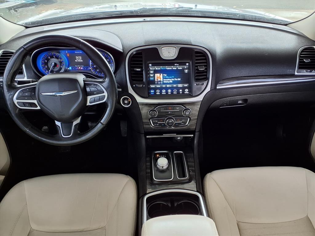 Chrysler 300  2019