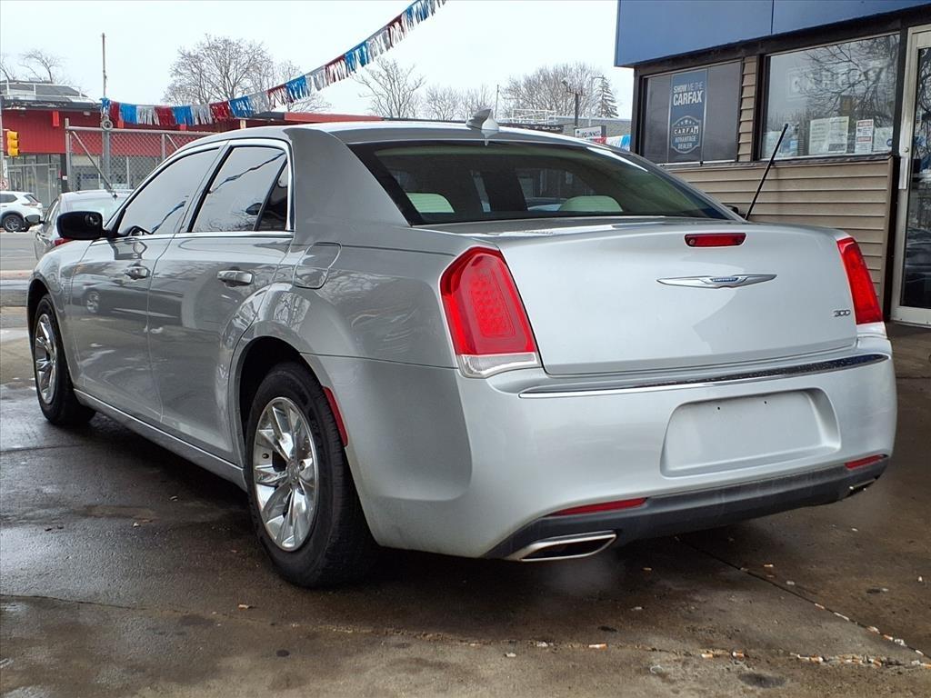 Chrysler 300  2019