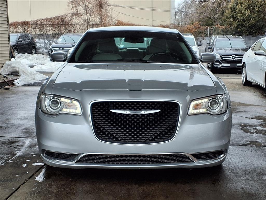 Chrysler 300  2019