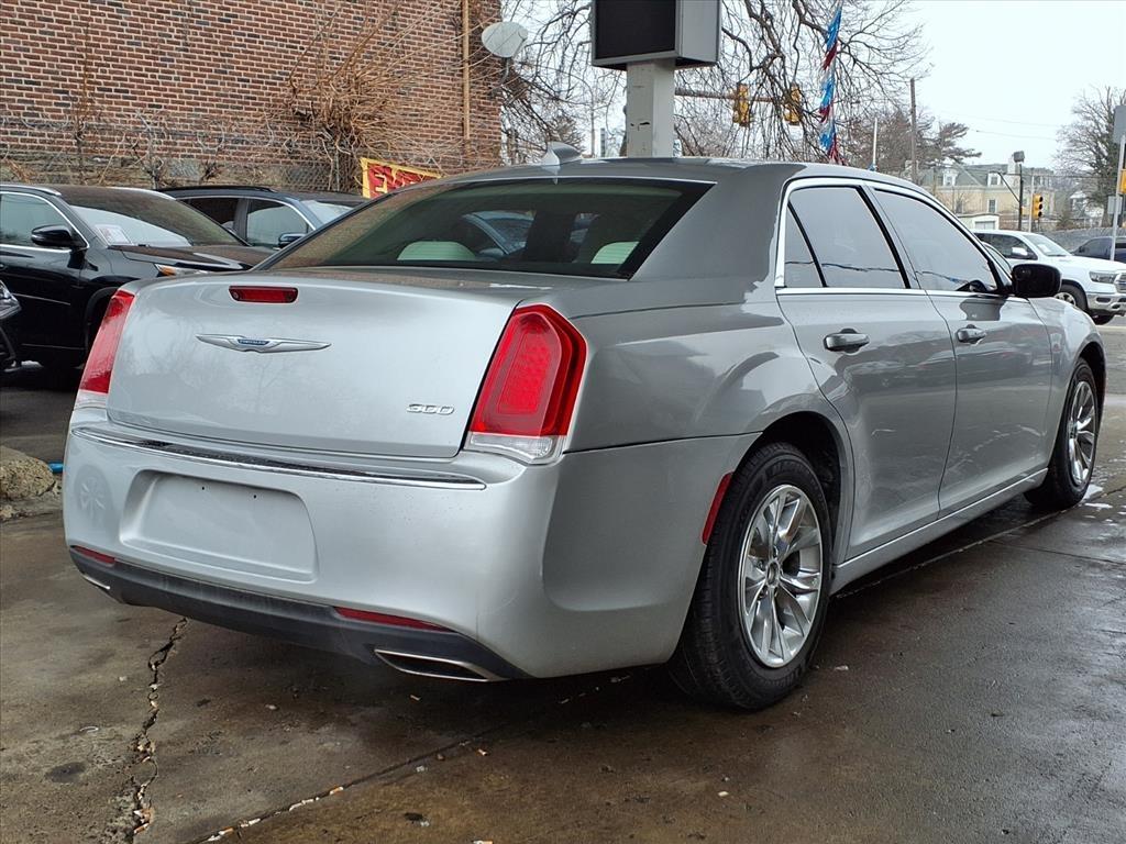 Chrysler 300  2019