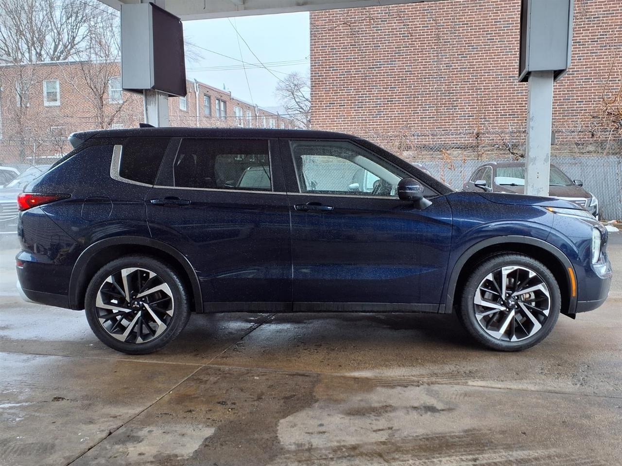 Mitsubishi Outlander  2024