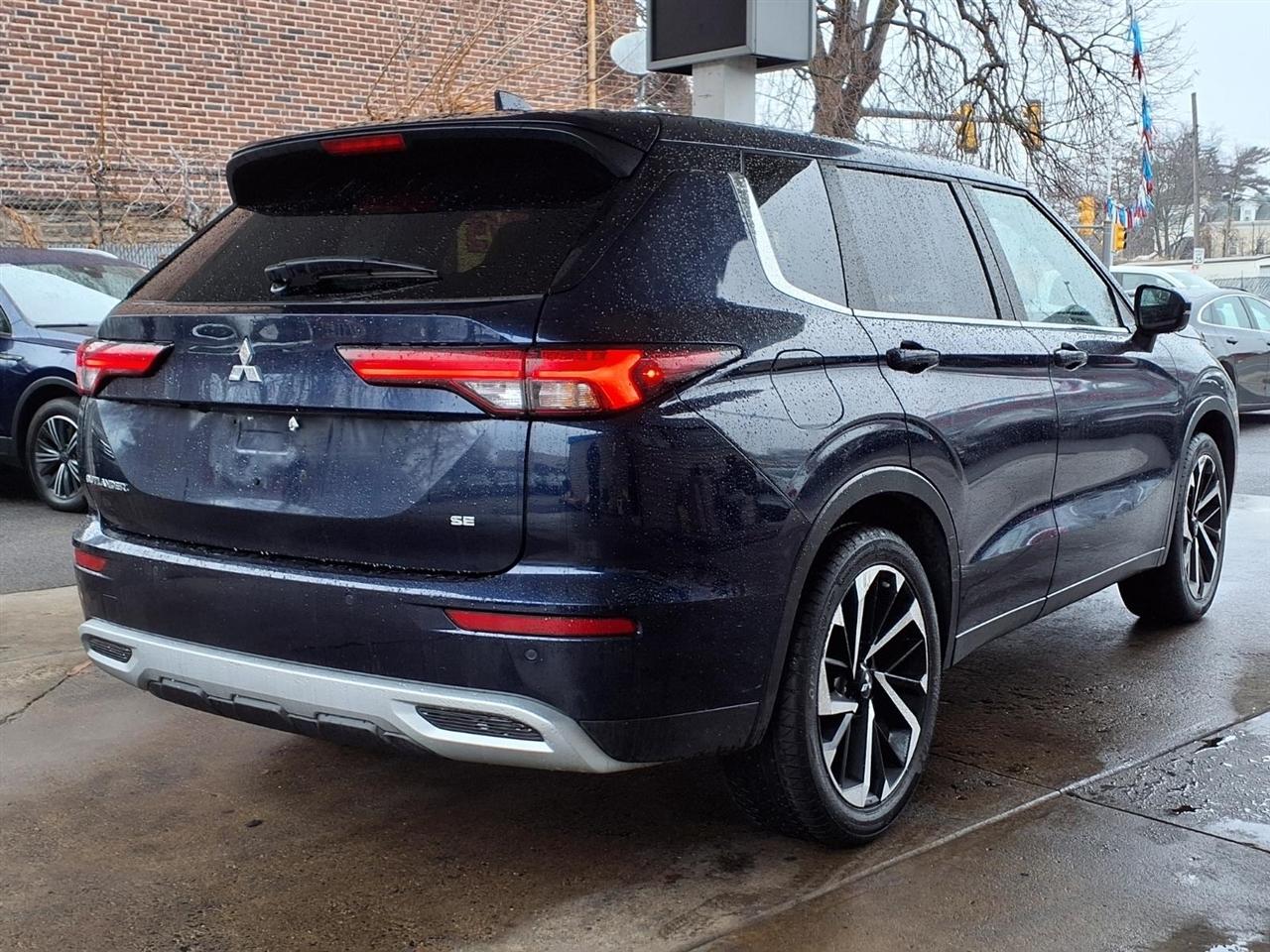 Mitsubishi Outlander  2024