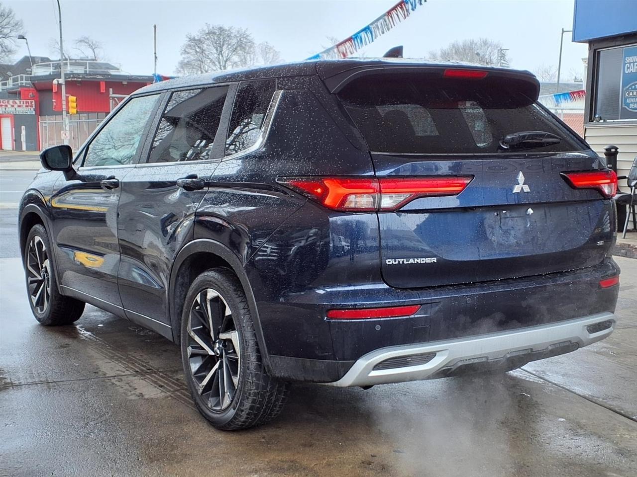 Mitsubishi Outlander  2024