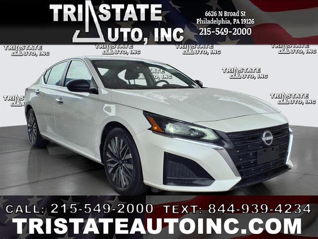 White 2024 Nissan Altima 2.5 SV FWD Sedan Front-Wheel Drive Automatic