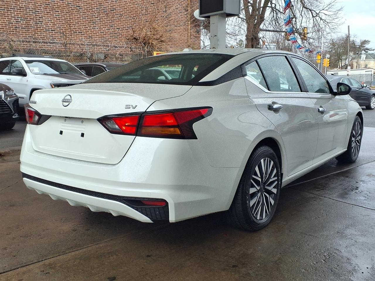 Nissan Altima  2024