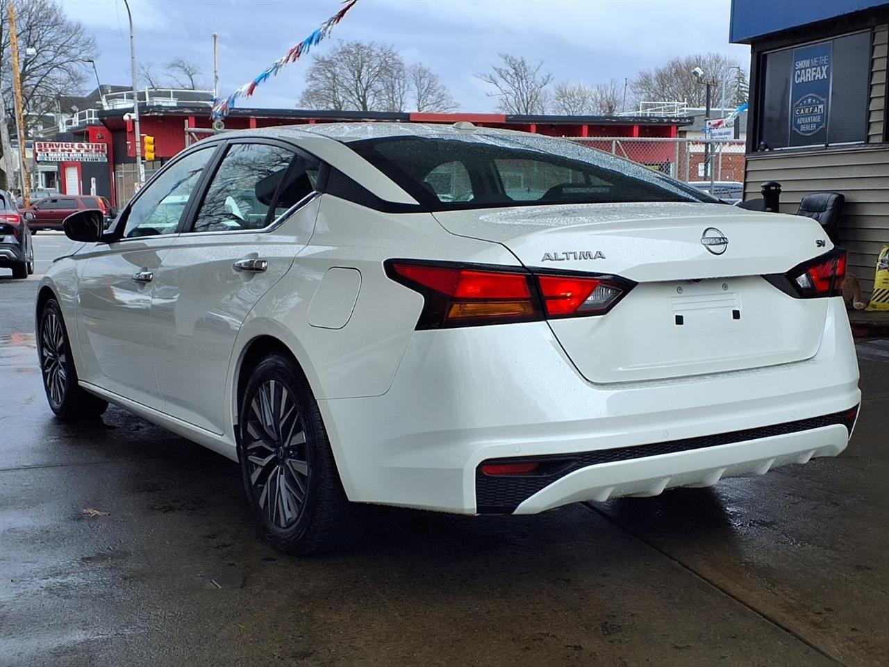 Nissan Altima  2024