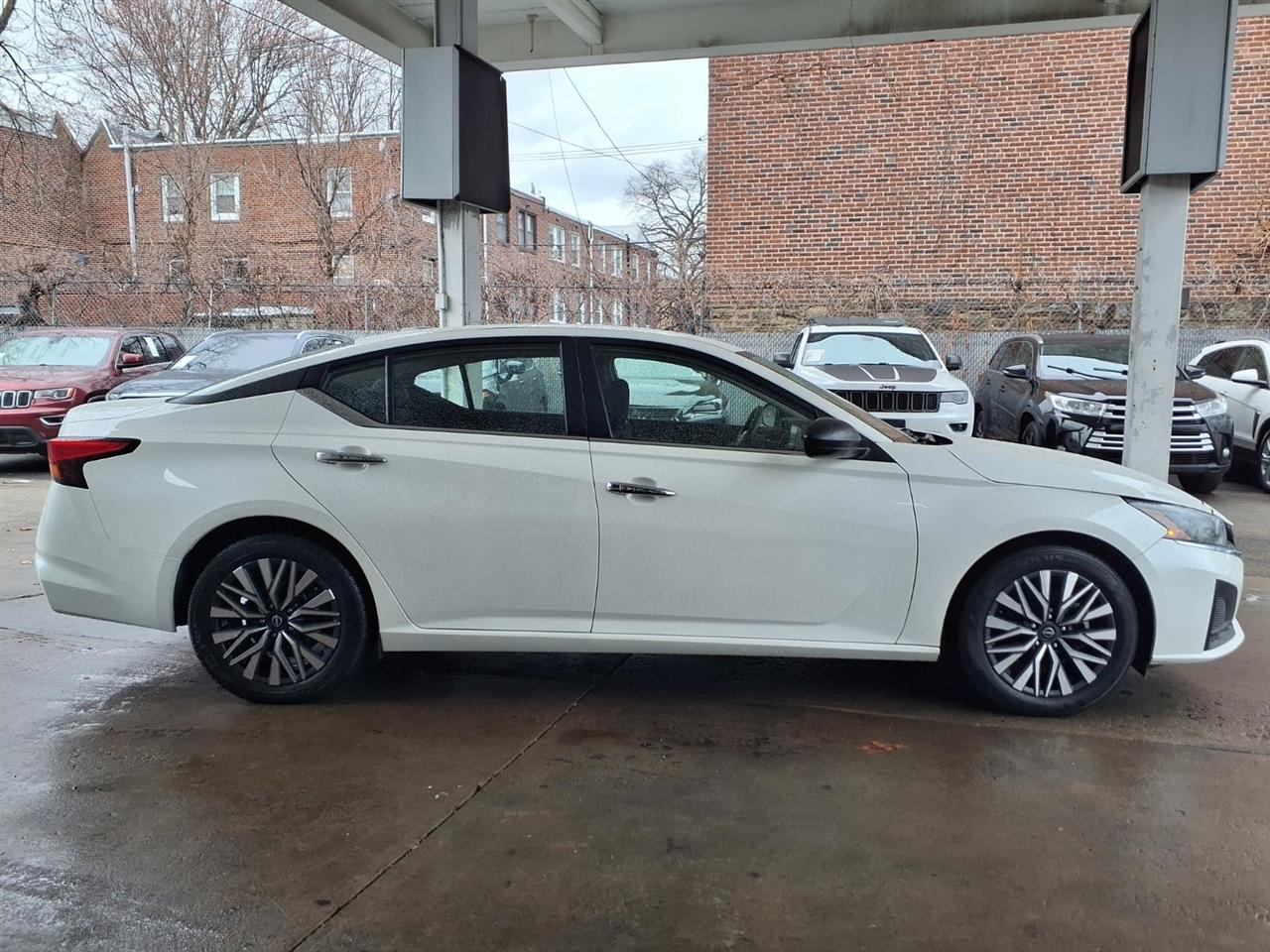 Nissan Altima  2024