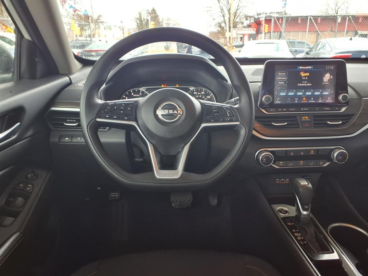 Nissan Altima  2024
