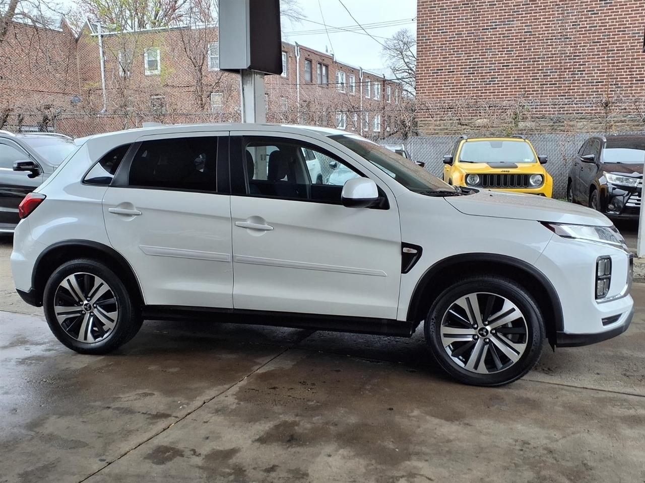 Mitsubishi Outlander Sport  2021