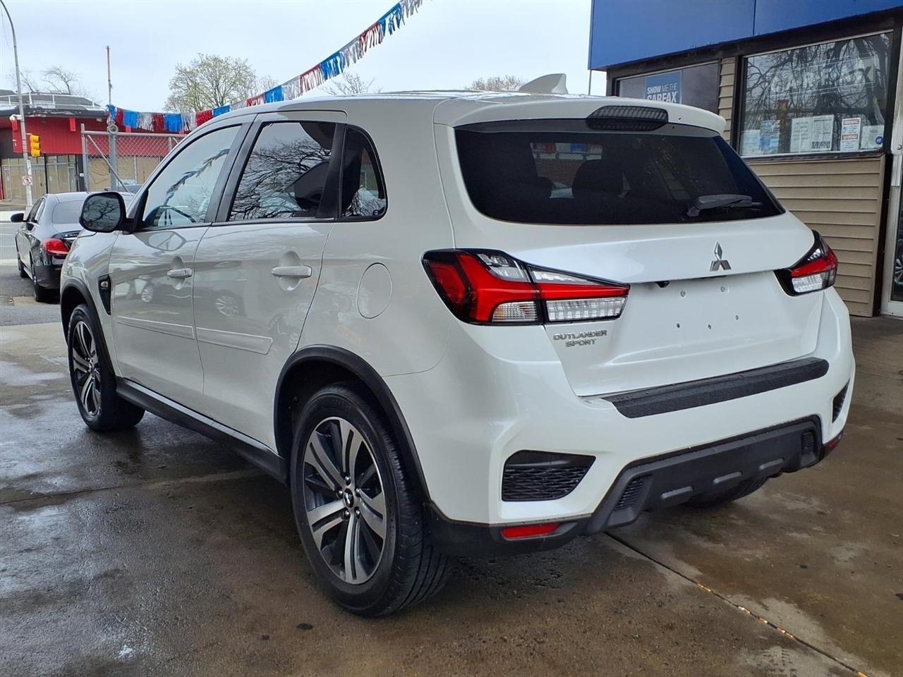 Mitsubishi Outlander Sport  2021