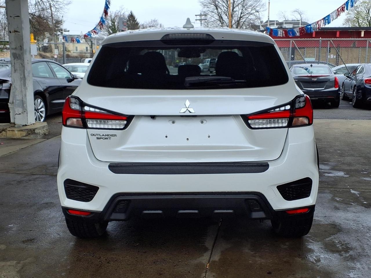 Mitsubishi Outlander Sport  2021