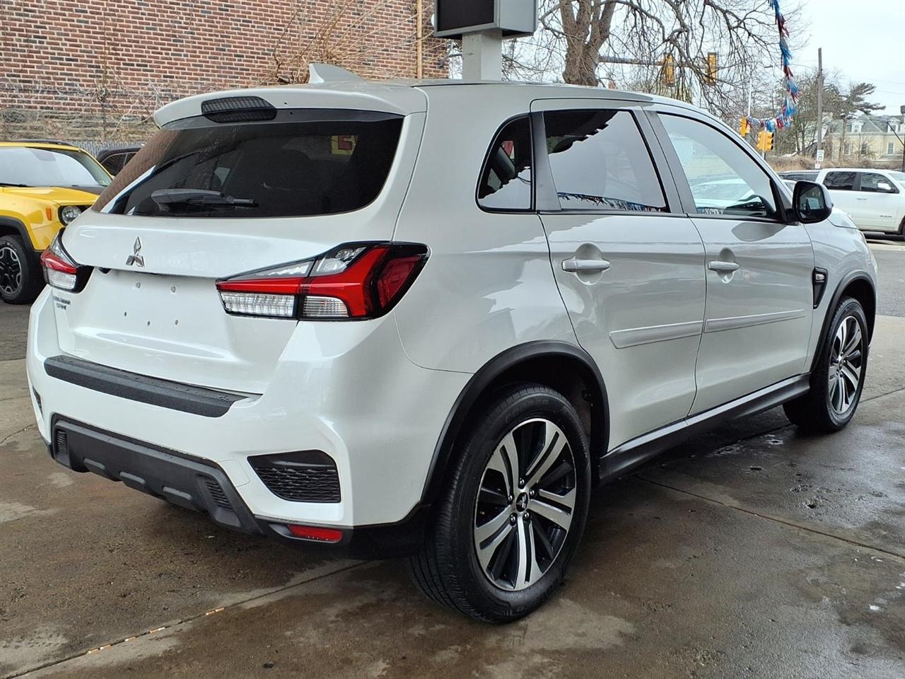 Mitsubishi Outlander Sport  2021
