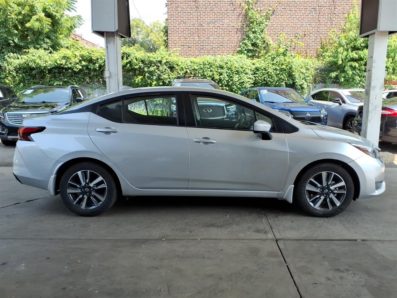 Nissan Versa  2025
