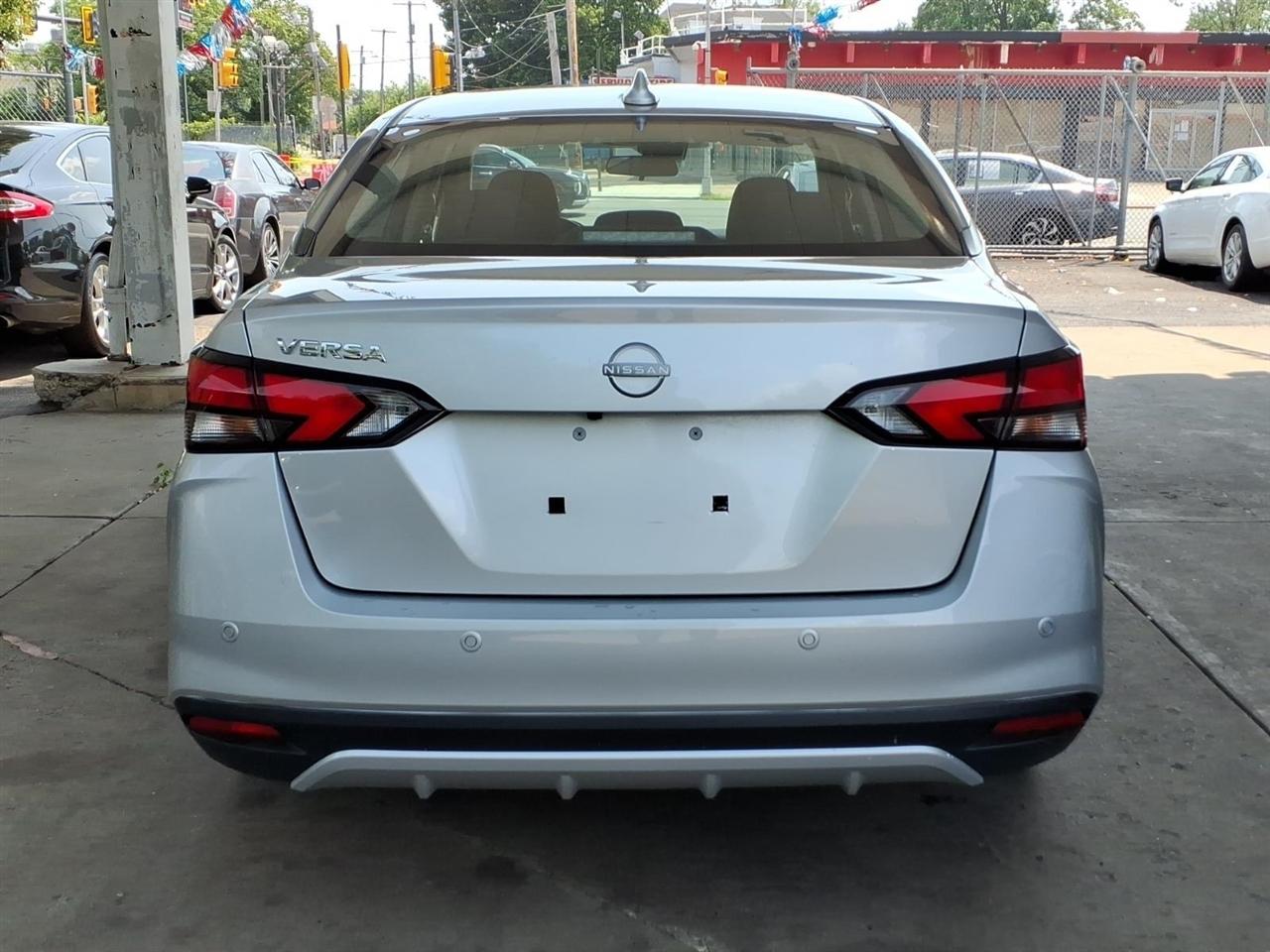 Nissan Versa  2025