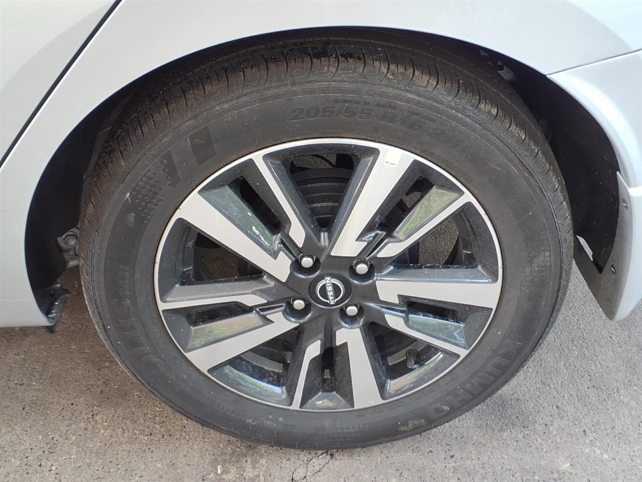 Nissan Versa  2025