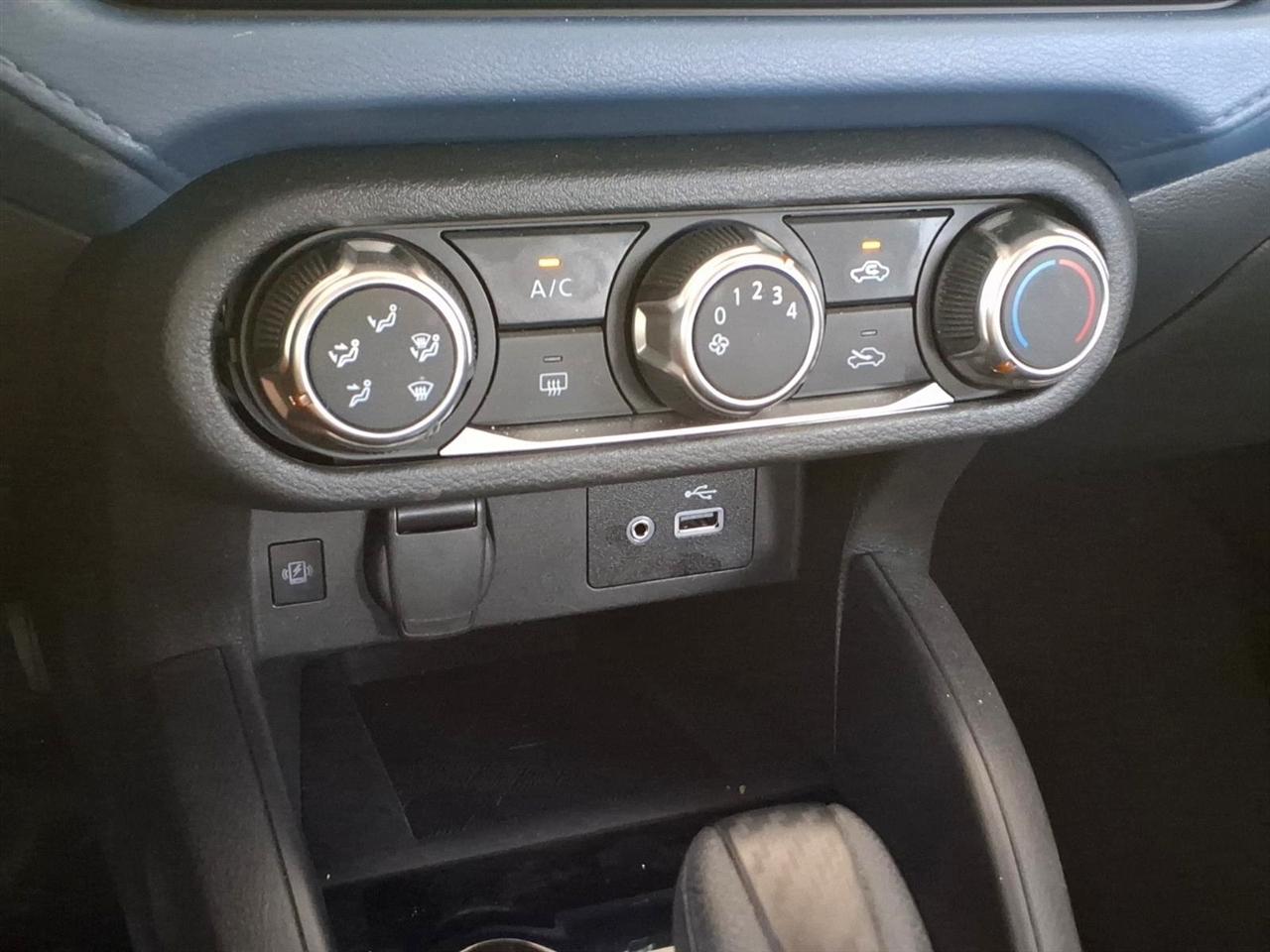 Nissan Versa  2025