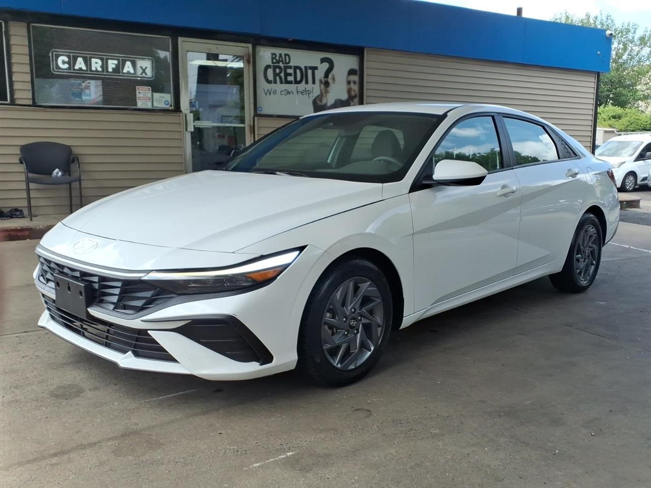 Hyundai Elantra  2024