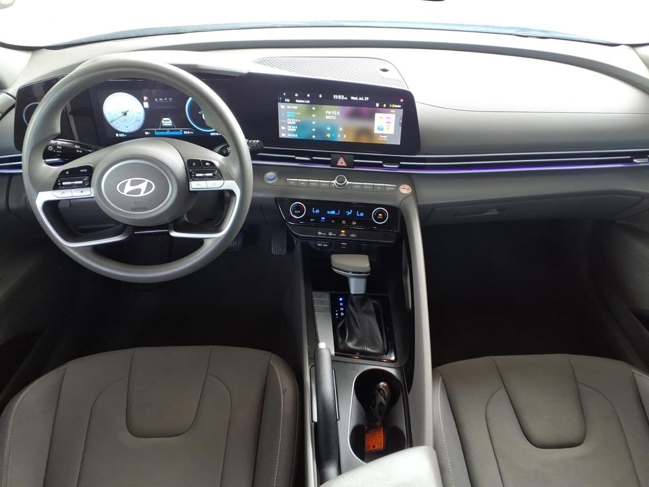 Hyundai Elantra  2024