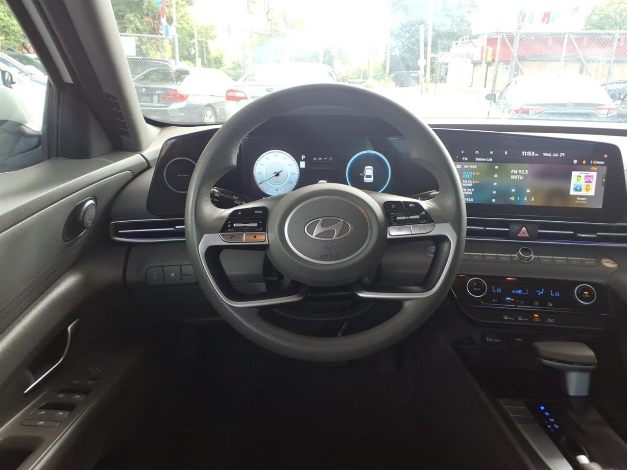 Hyundai Elantra  2024