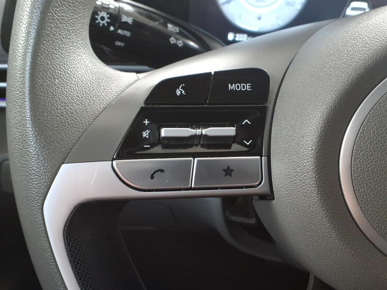 Hyundai Elantra  2024