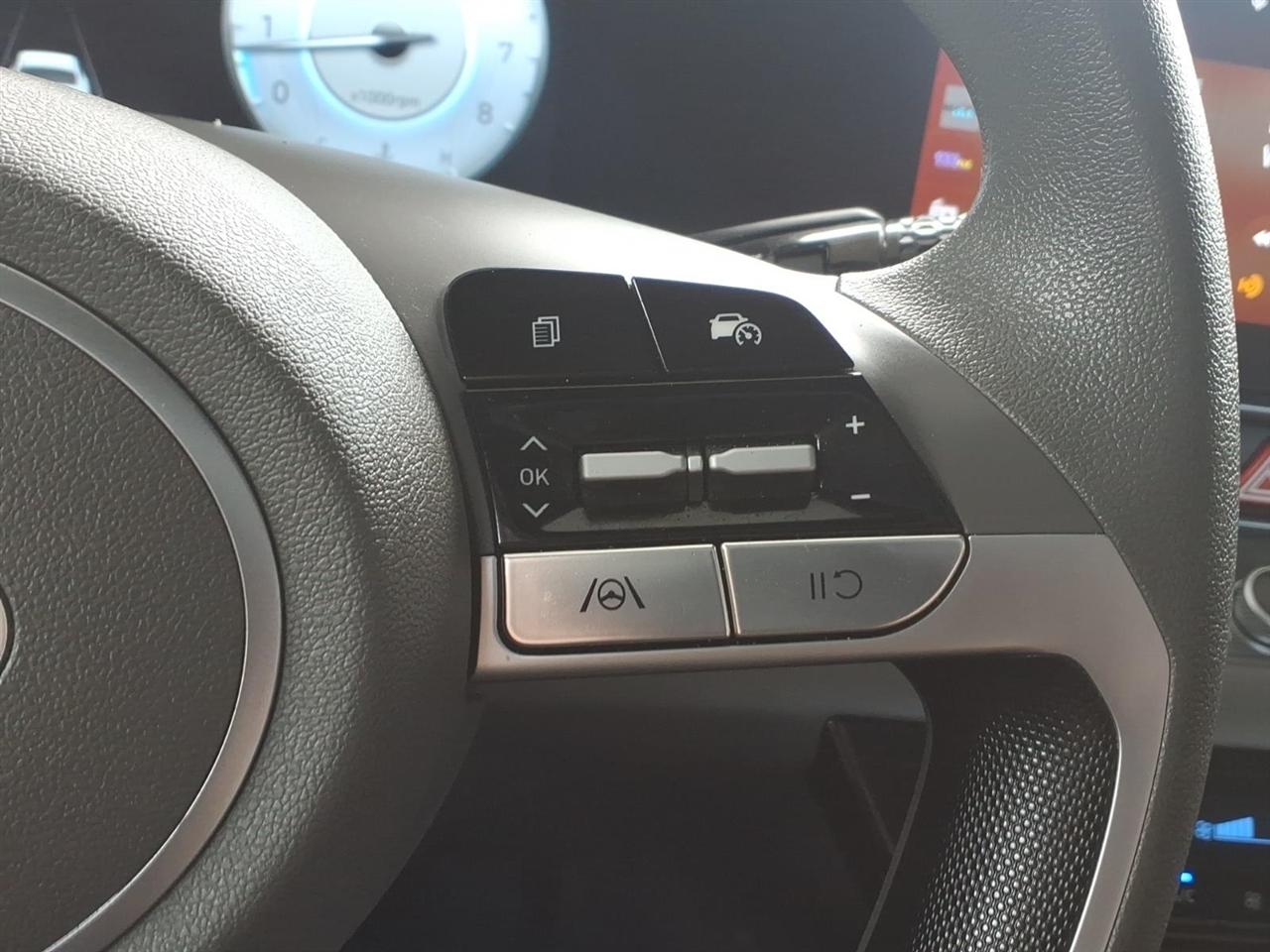Hyundai Elantra  2024