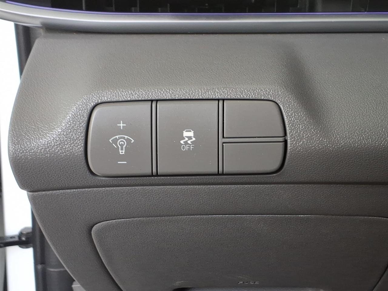 Hyundai Elantra  2024
