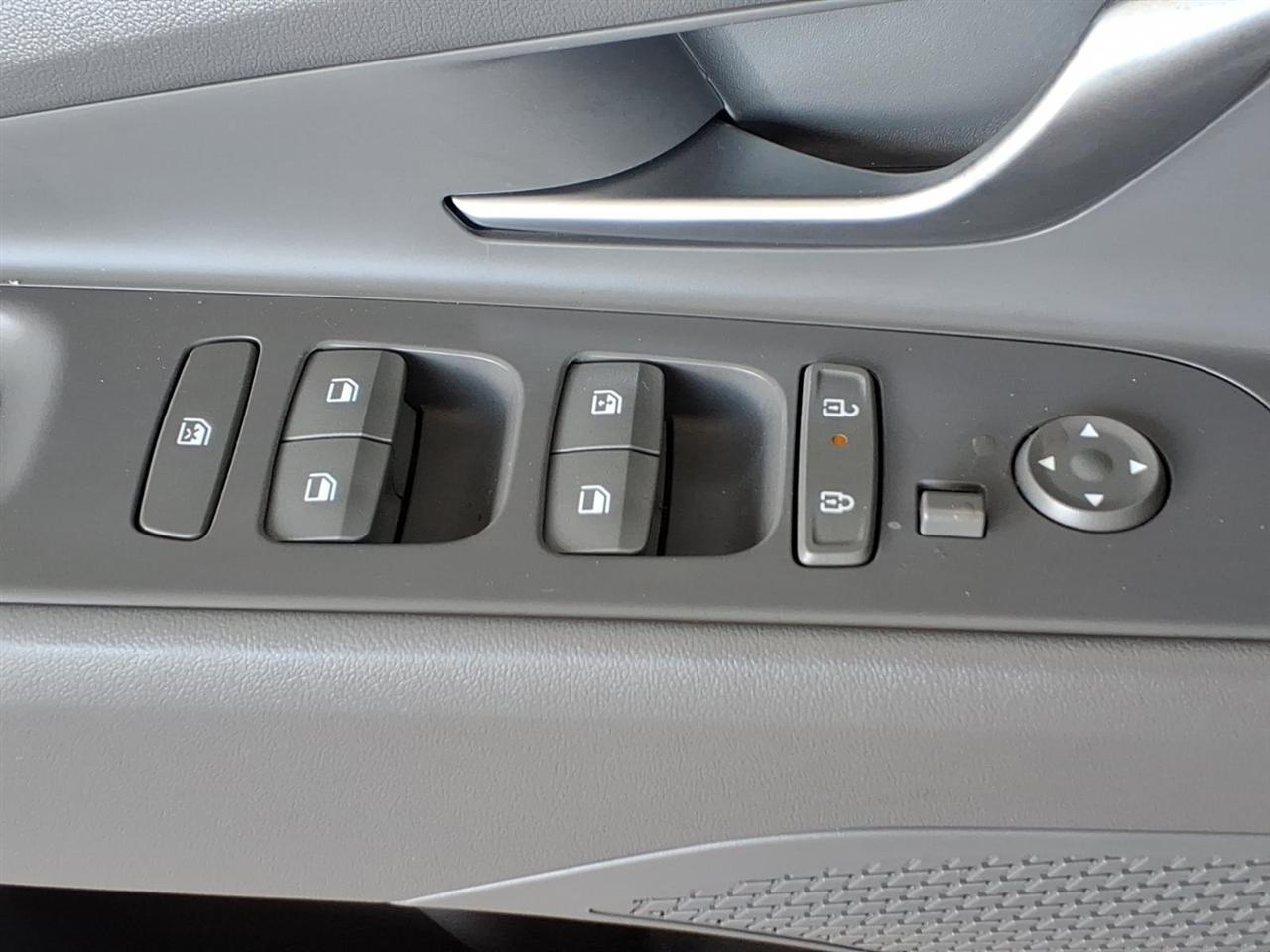 Hyundai Elantra  2024