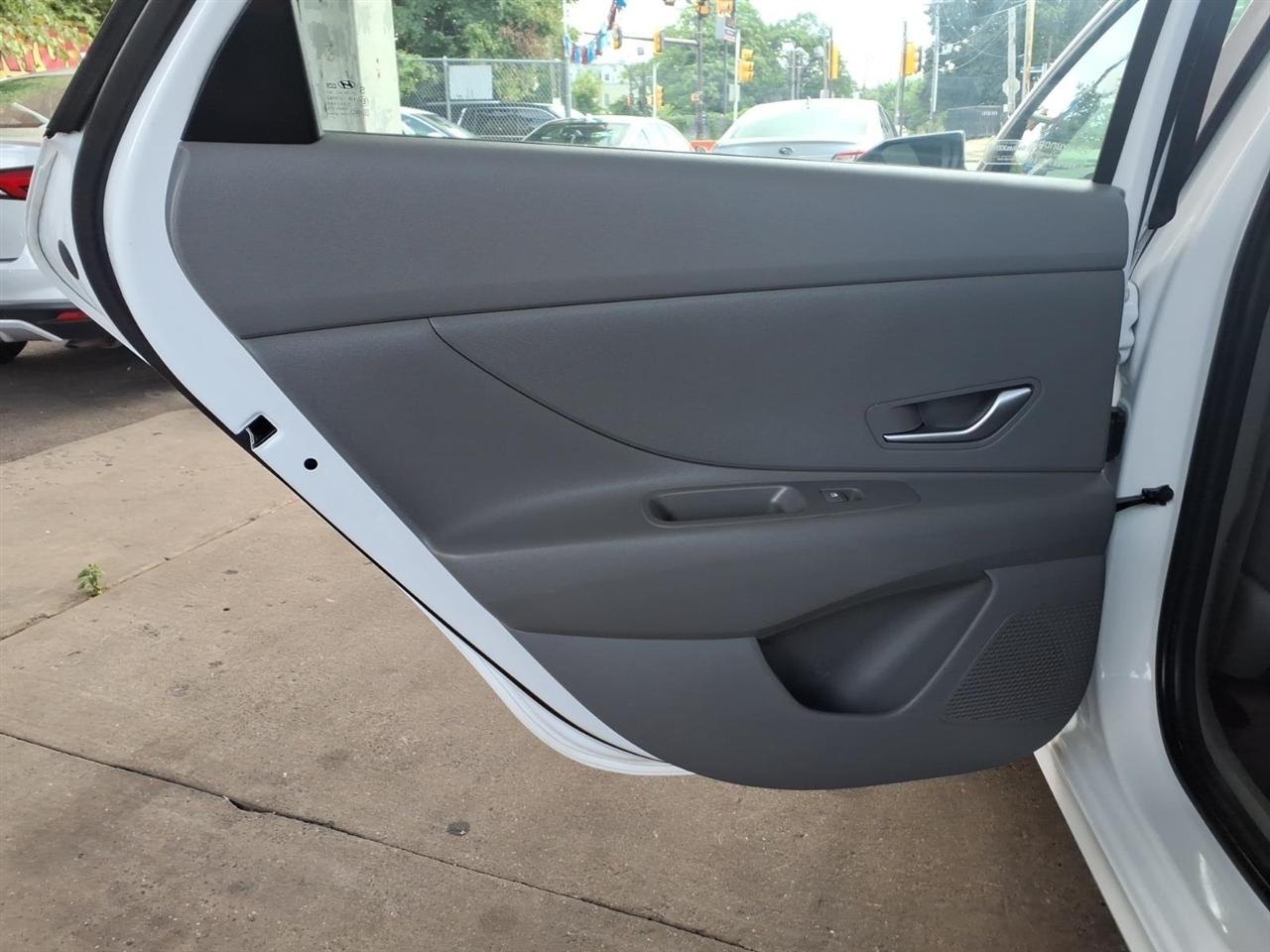 Hyundai Elantra  2024