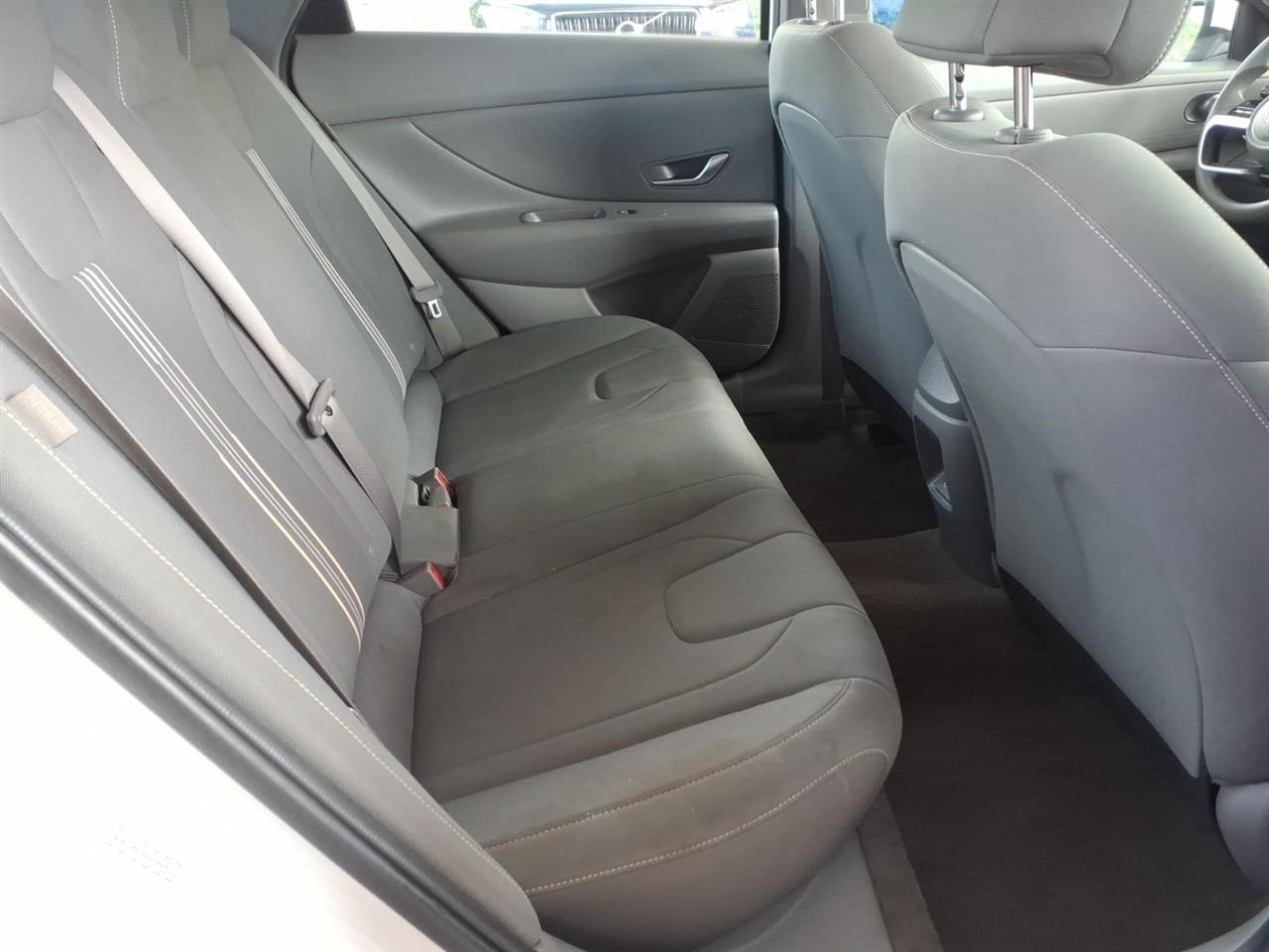 Hyundai Elantra  2024