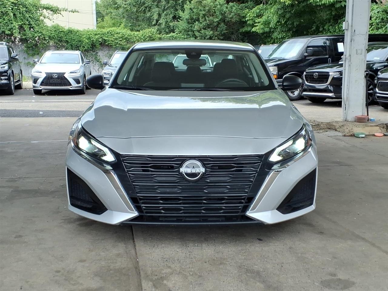 Nissan Altima  2024