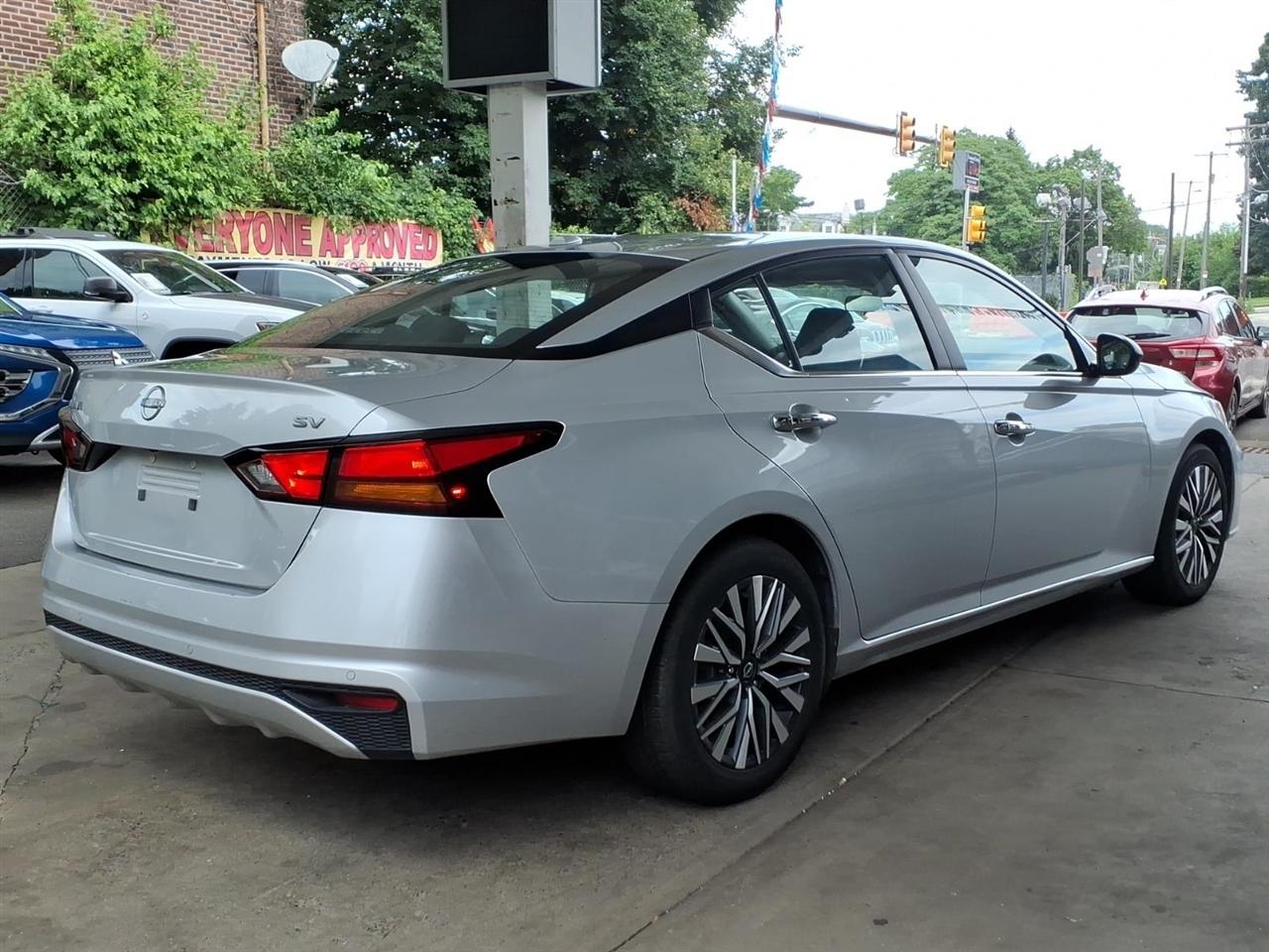 Nissan Altima  2024