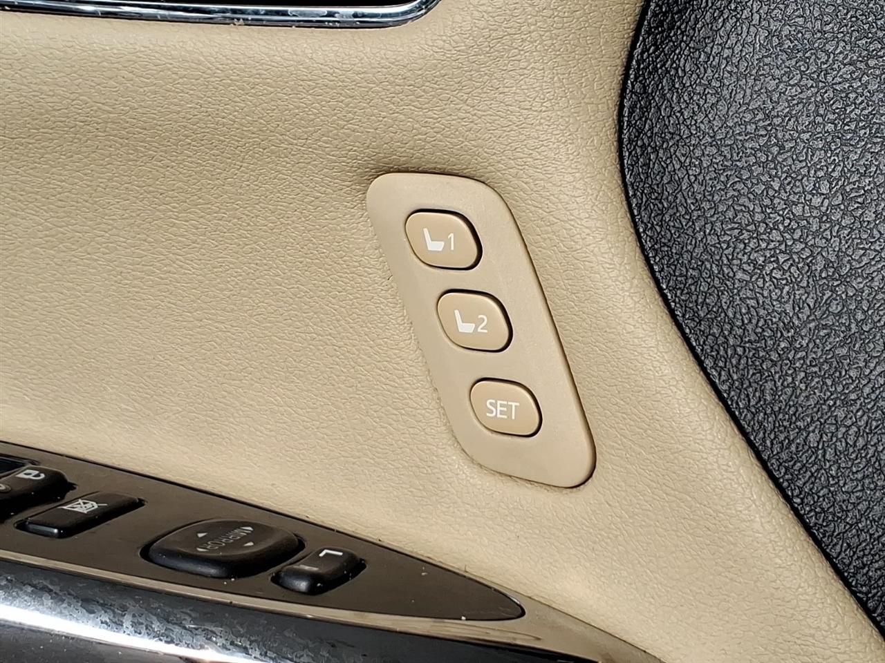 Toyota Avalon  2016